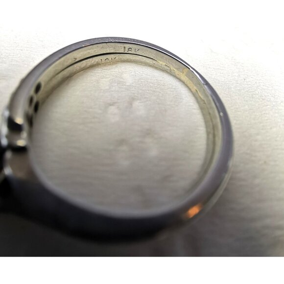 18 kt White Gold Solitaire Diamond Ring with Diamond Accents Size 5.5 - Picture 13 of 13